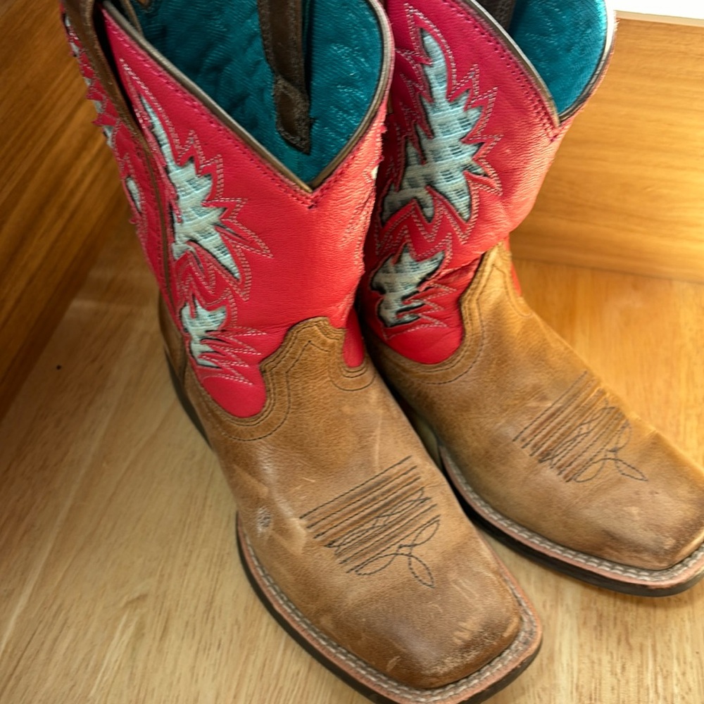 ARIAT BOOTS
